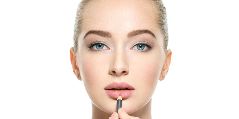 Membuat Bibir Terlihat Lebih Besar dengan Lip Liner