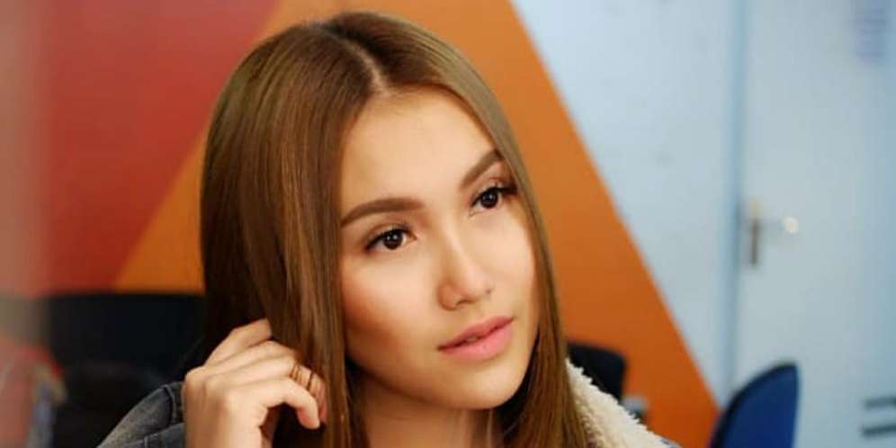 Ucapkan Ultah ke Ibunda, Wajah Ayu Ting Ting Saat Kecil Disorot