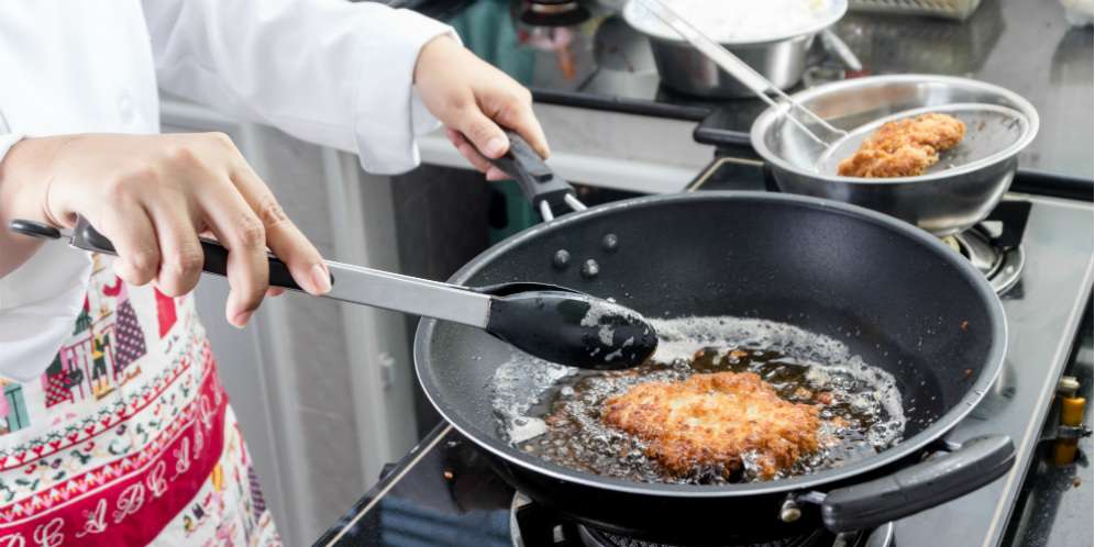 Pilihan Minyak Paling Sehat untuk Menggoreng Pilihan Minyak Paling Sehat untuk Menggoreng