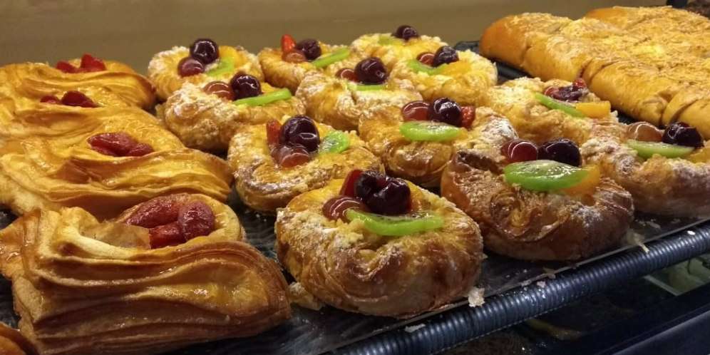 Pilihan Sajian Pastry Nikmat di Hiruk Pikuk Stasiun Kota