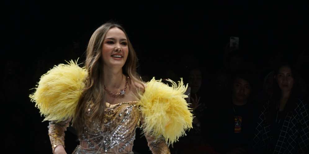 Bertabur Bintang, Kolaborasi UBS Gold x Caren Delano di JFW 2020