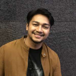 Syuting Film Horror, Deva Mahenra Terluka