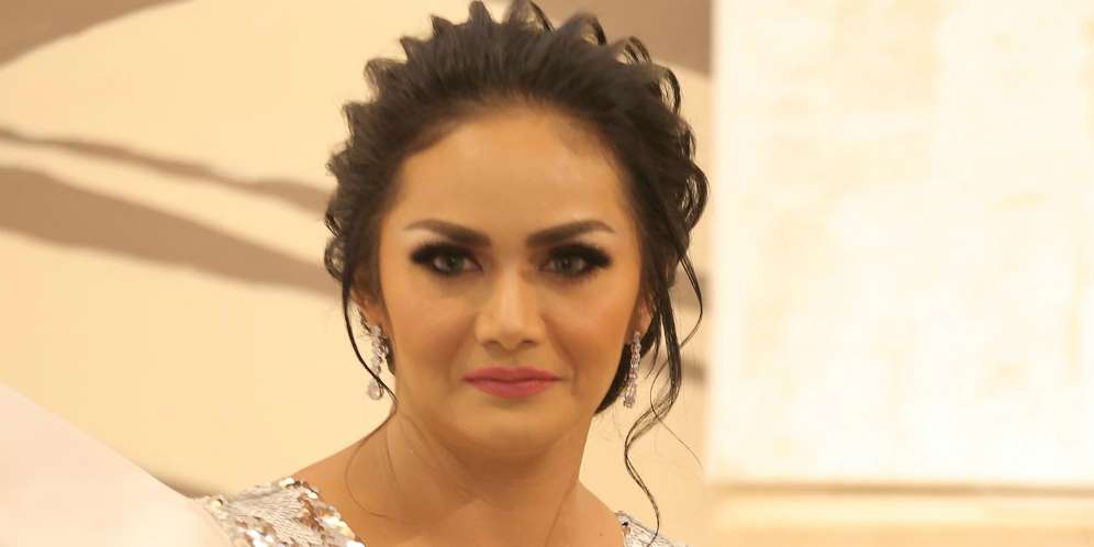 Foto Bareng Suami, Wajah Krisdayanti Mirip Michael Jackson?