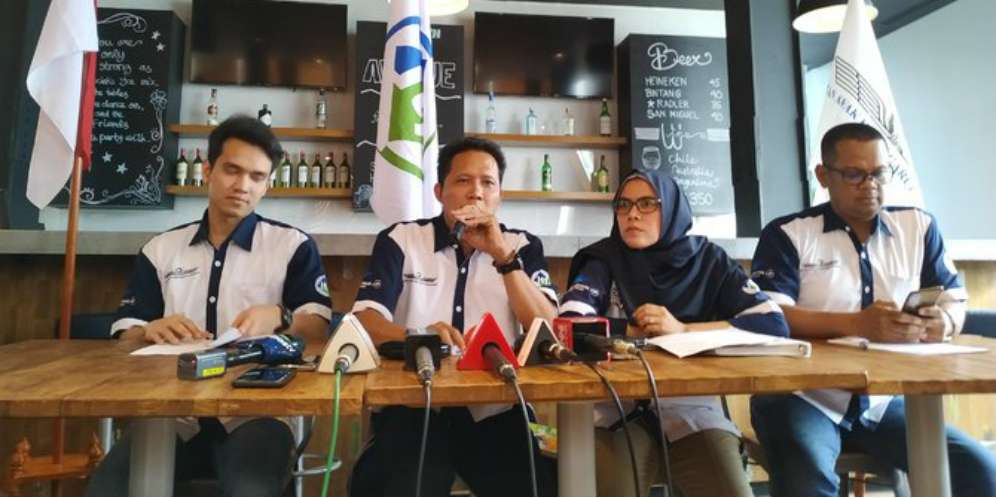 Sosok Ari Askhara di Mata Awak Kabin Garuda Indonesia, Kontroversial