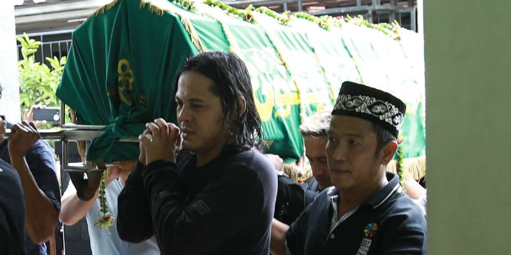 Kenangan Sahabat Bersama Ria Irawan