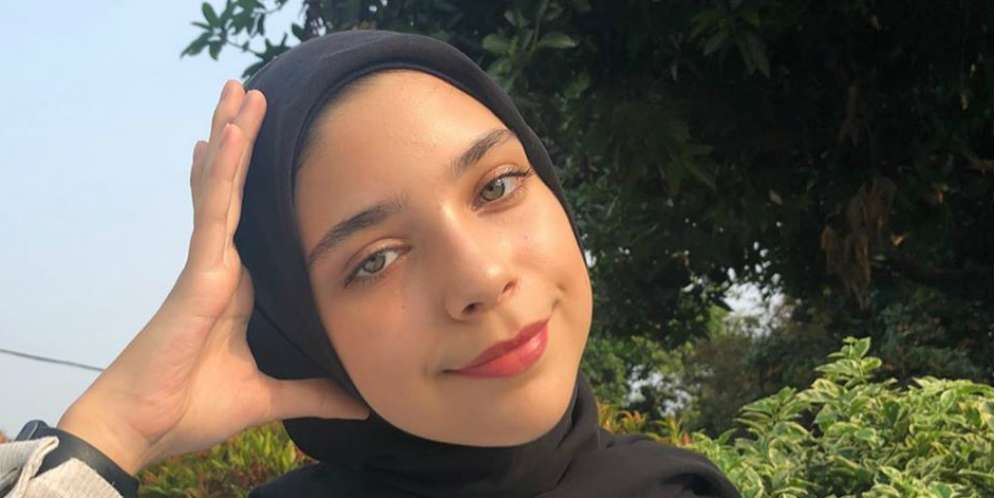Gaya Hijab Isabelle Tramp, Putri Cantik Ayu Azhari