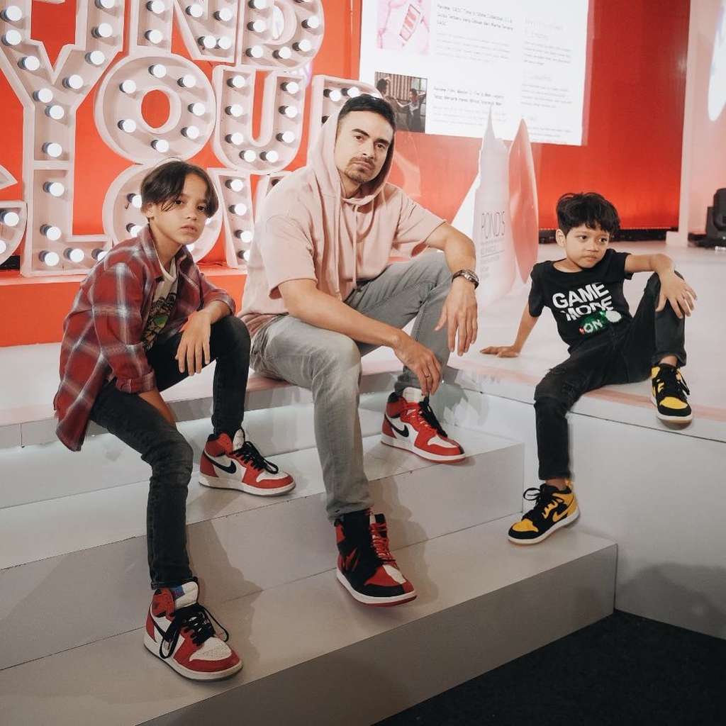 Deretan Gaya Stylish Ashraf Sinclair Semasa Hidup | Dream.co.id