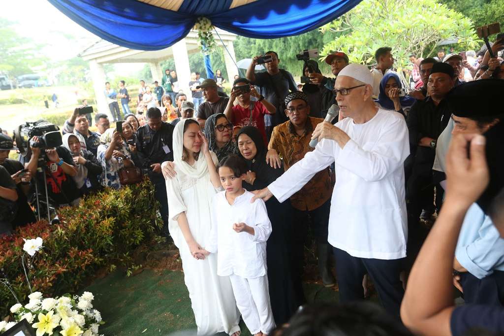 Pesan Cinta Ayah Ashraf Sinclair Bikin BCL Menangis