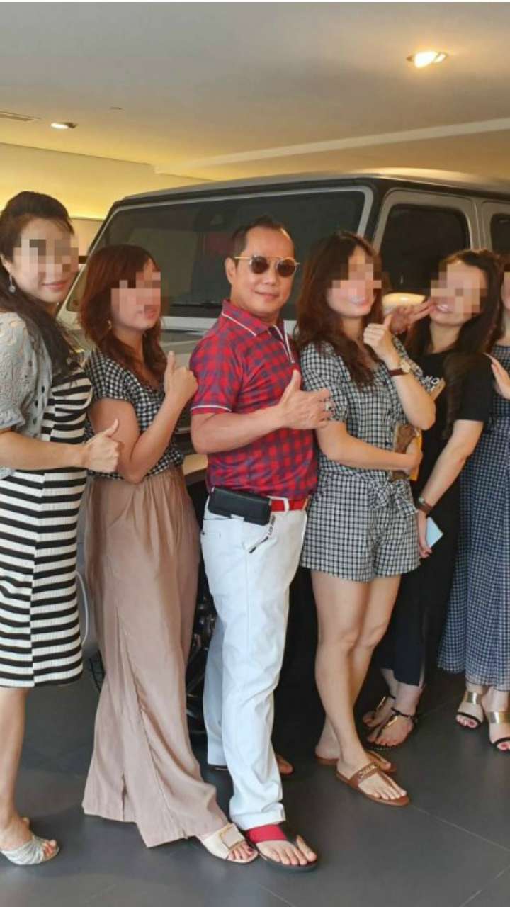 Heboh Pengusaha Tajir Tinggal Serumah Bareng 4 Istri & 16 Selingkuhannya