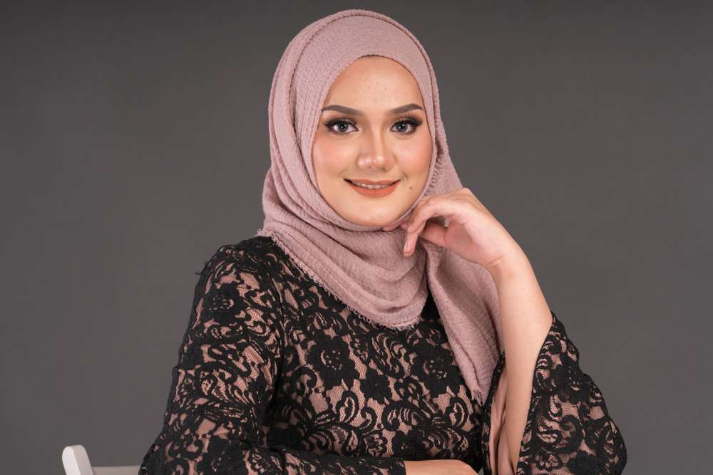 Beige hijab