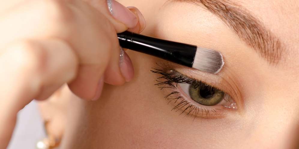 Tutorial Dasar Memakai Eyeshadow Agar Lebih Rapi