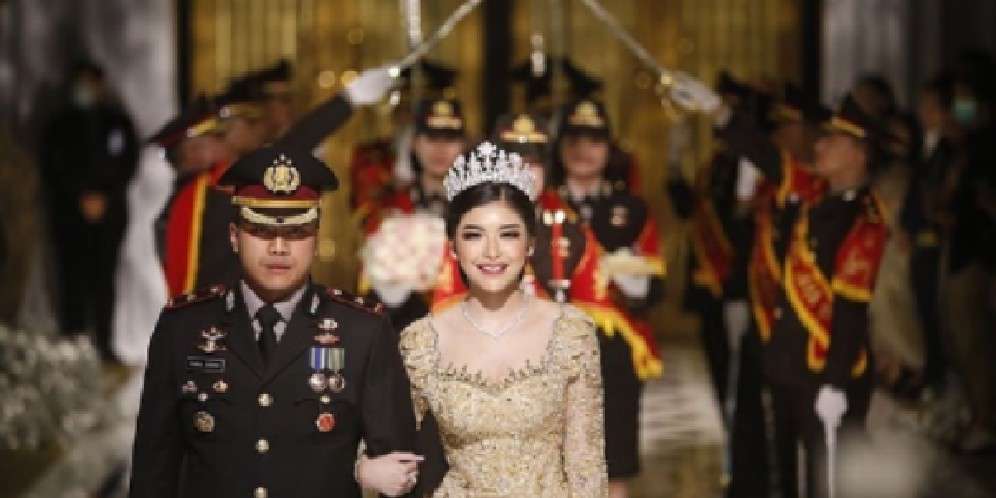 Viral Perwira Polisi Gelar Pernikahan dengan Mengundang Massa Viral Perwira Polisi Gelar Pernikahan dengan Mengundang Massa