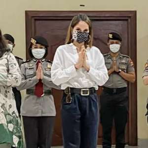 Tak Melulu Berkebaya, Gaya Cinta Laura Rayakan Hari Kartini