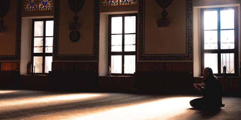 Doa Sholat Tahajud Lengkap, Bahasa Arab, Latin, dan Terjemahannya
