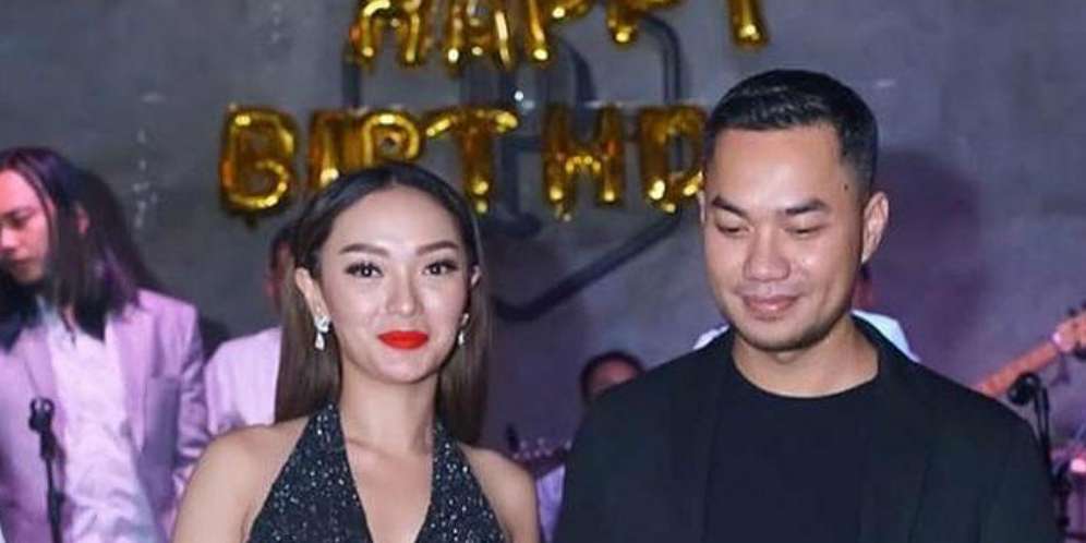 Zaskia Gotik Resmi Dipinang dengan Maskawin Satu Set Perhiasan