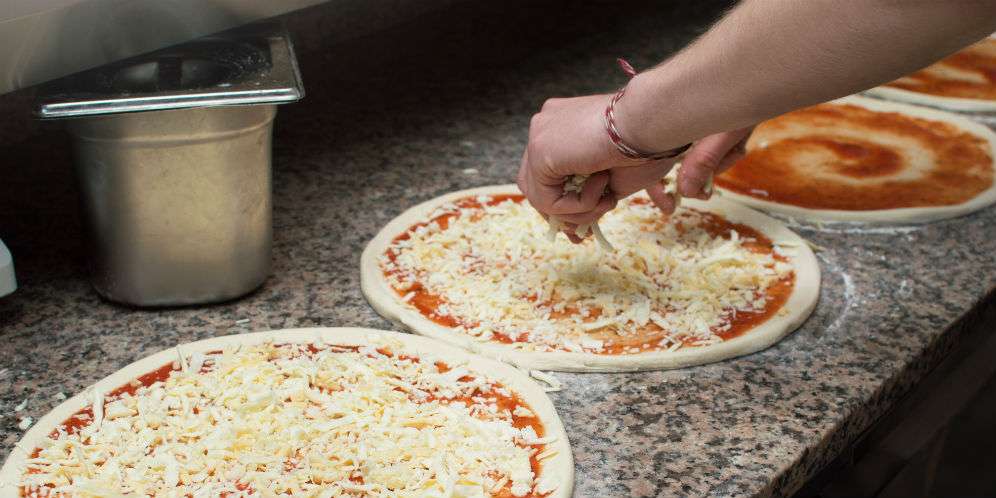Maksud Hati Bikin Video Masak Pizza, Hasilnya Malah Bikin Ngakak