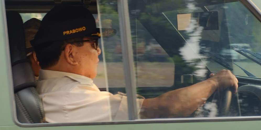 Utamakan Alusista Dalam Negeri, Potret Prabowo Bawa Rantis 'Maung'