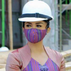 Blusukan ke Proyek, Outfit Modis Krisdayanti Disorot