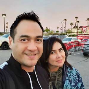 Potret Kesetiaan Ferry Irawan Rawat Istri Kena Stroke, Salut!