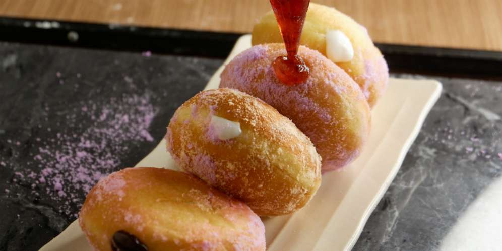 Resep Donat Bomboloni Legit Isi Selai Stroberi