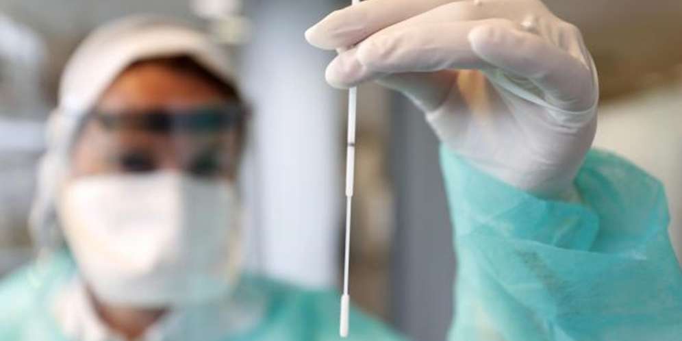 Ikut Tes Covid-19, Pria Ini Tak Sengaja Telan Alat Swab Test