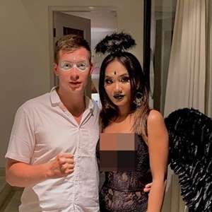 6 Potret Terbaru Anak Ustaz Derry Sulaiman, Makin Mesra dengan Pacar Bule