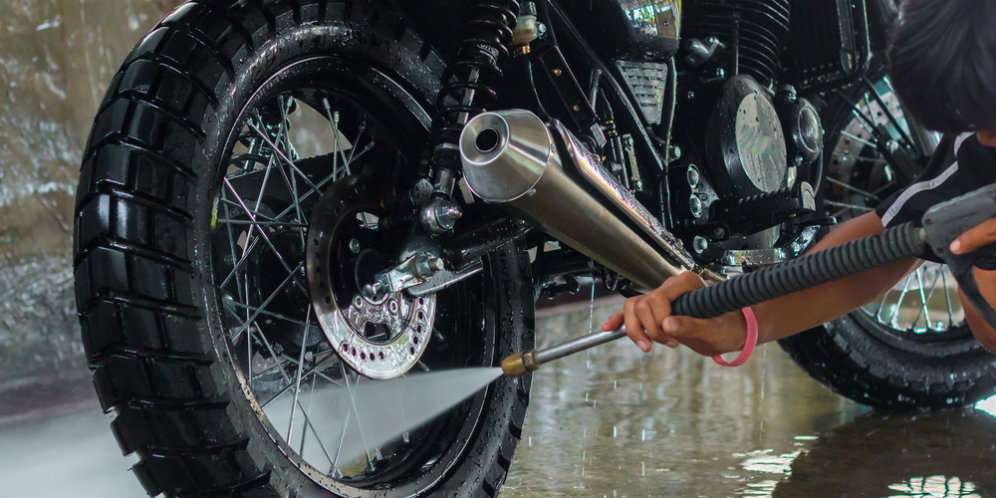 Bolehkah Mencuci Motor Kalau Mesin Masih Panas?