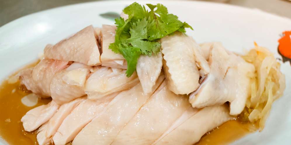 Sedapnya Ayam Kukus Bawang Putih, Bikinnya Cuma Pakai 5 Bahan Sedapnya Ayam Kukus Bawang Putih, Bikinnya Cuma Pakai 5 Bahan