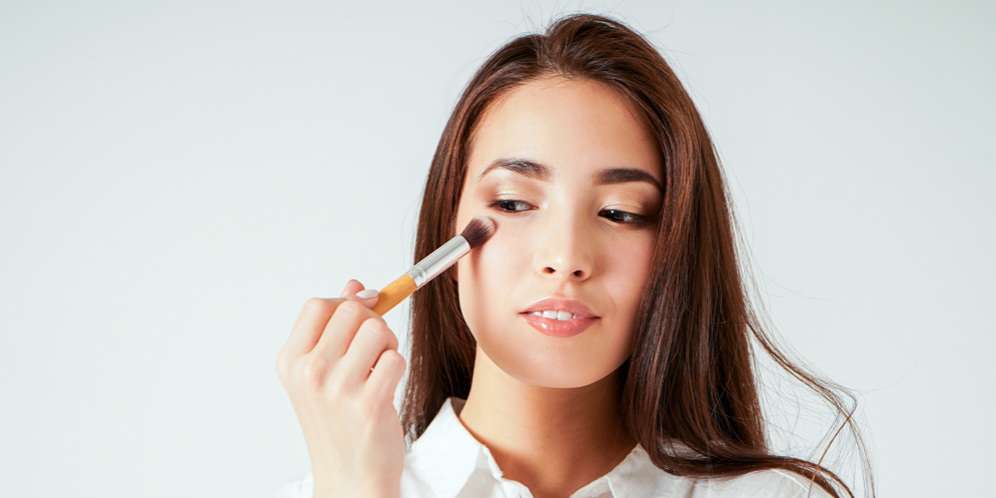 Tips Memakai Concealer untuk Menyamarkan Pigmentasi