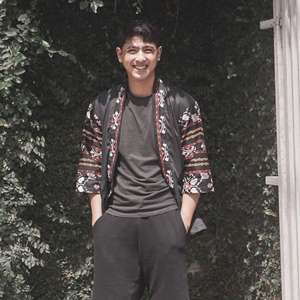7 Potret Adik Kandung Arya Saloka, Tak Kalah Hits dan Ganteng dari Sang Kakak