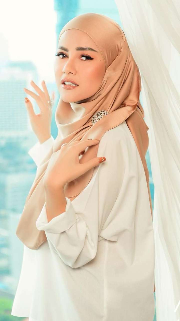 Foto Jadul Bareng Almarhum Ayahnya, Olla Ramlan Bikin Salfok