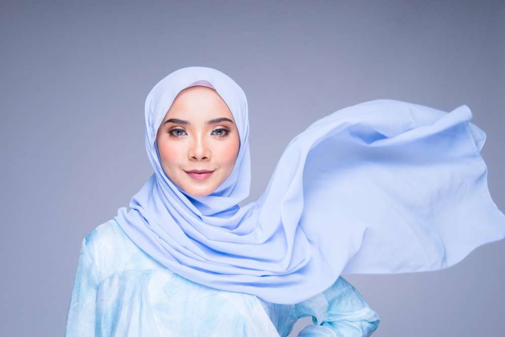 Pilihan Bahan Hijab untuk Berbagai Musim
