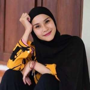 7 Gaya Hijab Zaskia Mecca Saat Photoshoot, Jadi Tren Baru