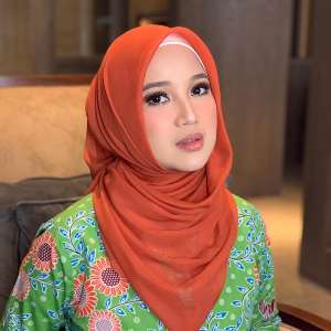 Posting Foto Salat Tarawih, Penampilan Chacha Frederica Disorot Posting Foto Salat Tarawih, Penampilan Chacha Frederica Disorot