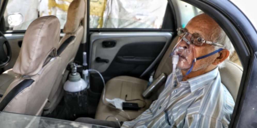 Tsunami Covid India: 36 Jam Pencarian Tak Pasti yang Berujung Tragis Tsunami Covid India: 36 Jam Pencarian Tak Pasti yang Berujung Tragis