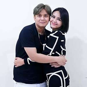 9 Potret Gagah Billy Syahputra di Pemakaman Ibu Amanda Manopo