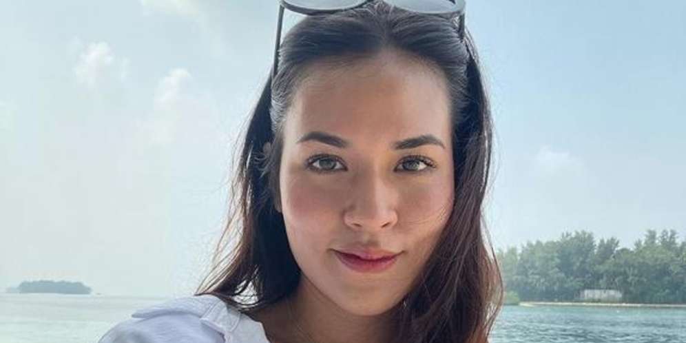 Berhasil Rias Wajah Sambil Gunakan Whistle Voice, Raisa Banjir Pujian
