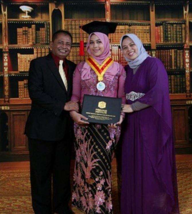 6 Potret Mona Rizqia Mubarak Putri Kadir yang Jarang Tersorot!
