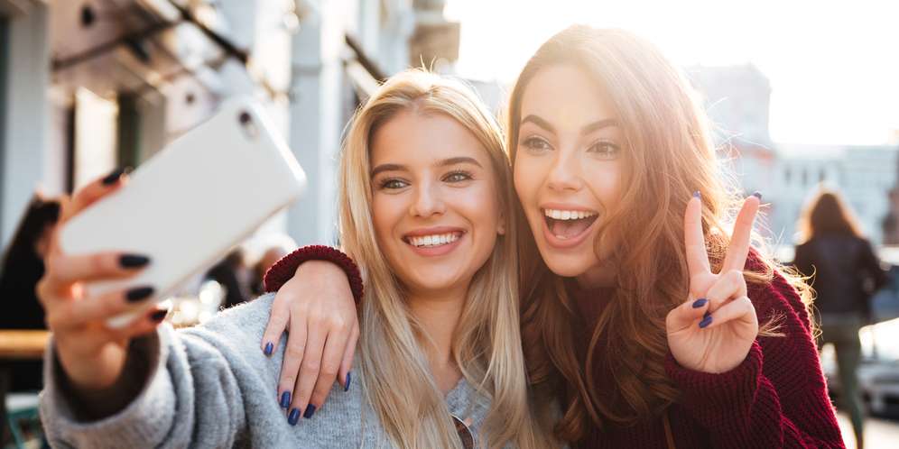 Bikin Foto Lebih Kece dengan 8 Tips Berpose Depan Kamera