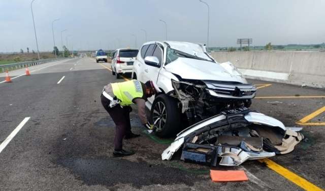 8 Potret Kondisi Mobil Vanessa Angel dan Suami Usai Alami Kecelakaan, Ringsek Parah!