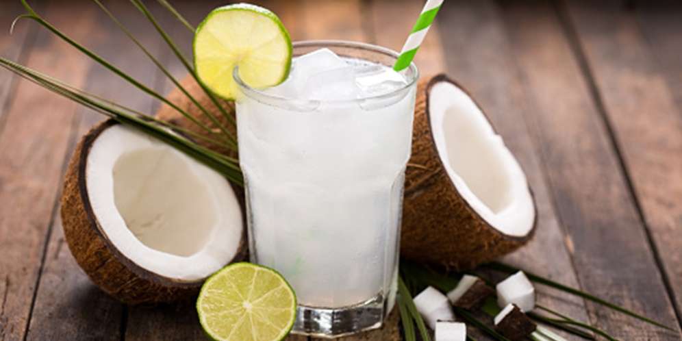 13 Manfaat Minum Air Kelapa Setiap Hari, Jaga Daya Tahan Tubuh Hingga Kesehatan Seksual