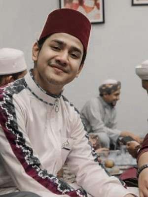 Syakir Daulay Cium Jenazah Ameer Azzikra Harum