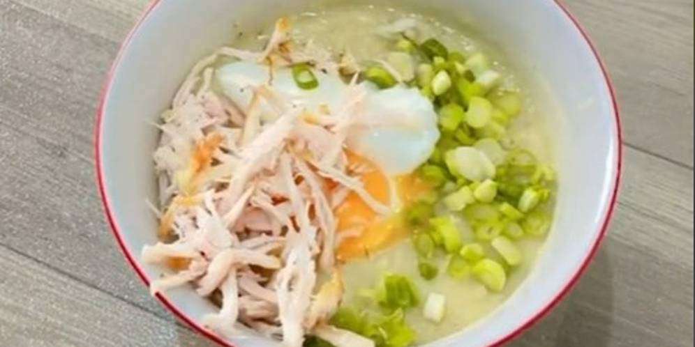 TikToker Bikin Mi Instan Jadi Bubur Ayam, Dianggap 'Penistaan'