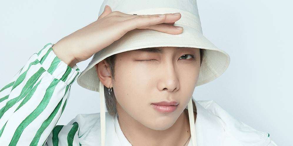 Penampakan Leader BTS Pakai Kaos Kaki Bolong tapi Sepatunya Rp9,9 Juta