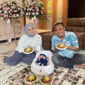 Sule Ngakak Lihat Sang Istri Ketakutan Sama Ondel-ondel