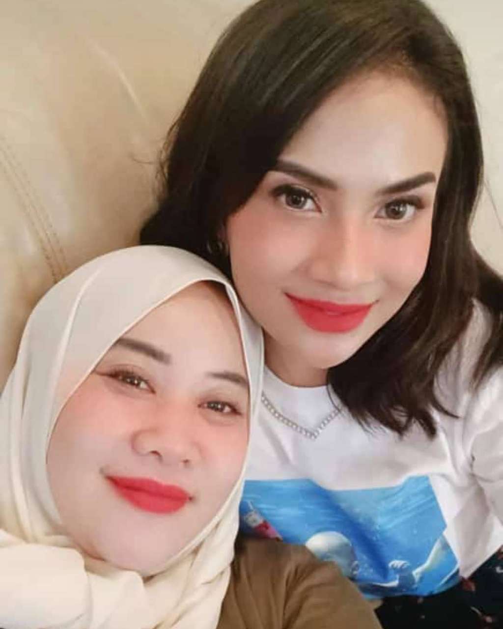 8 Potret Puput Soedrajat Ibu Tiri Vanessa Angel, Sifat Asli Dibongkar Sahabat Mendiang! 8 Potret Puput Soedrajat Ibu Tiri Vanessa Angel, Sifat Asli Dibongkar Sahabat Mendiang!