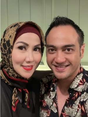 Siap Menikah Maret Tahun Ini, Venna Melinda Fitting Baju Pengantin Ditemani Ferry Irawan