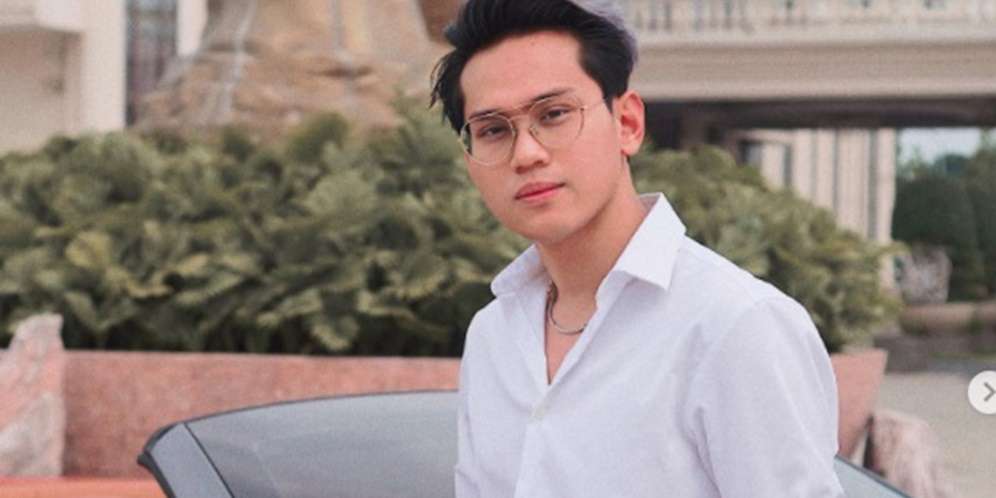 7 Penampakan Rumah Mewah Indra Kenz, Crazy Rich Medan Yang Sempat Dihujat!