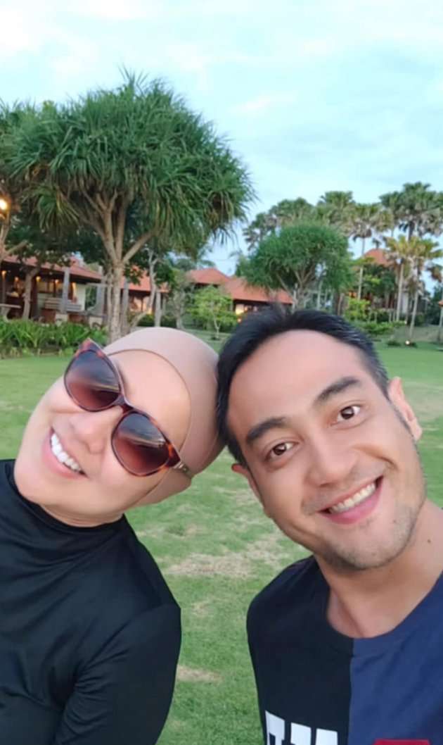 Sederet Momen Mesra Venna Melinda dan Ferry Irawan, Bulan Madu Hingga Saling Cium Ketek!