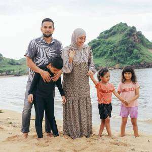 Momen Kocak Putra Teuku Wisnu Jalani Ibadah Ramadan